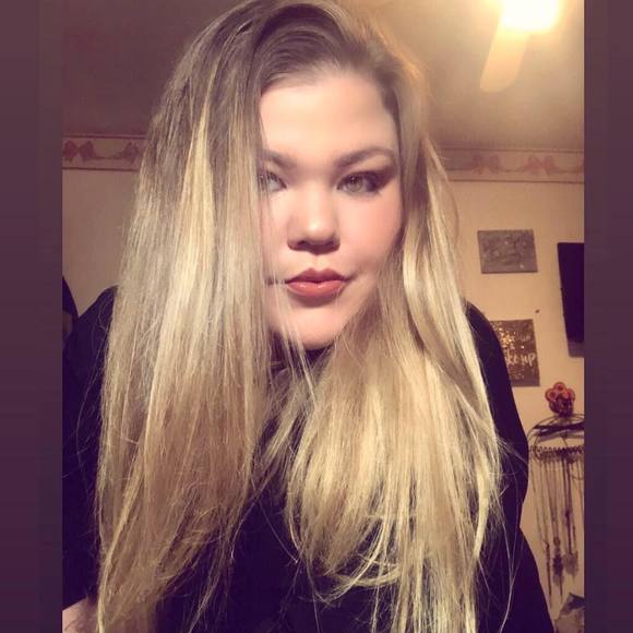 Meet your Posher, Melissa - Picture 1 of 1